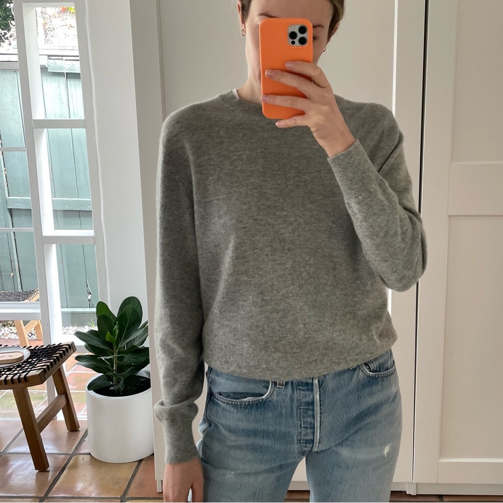 Gently used gray Uniqlo cashmere sweater | Size M